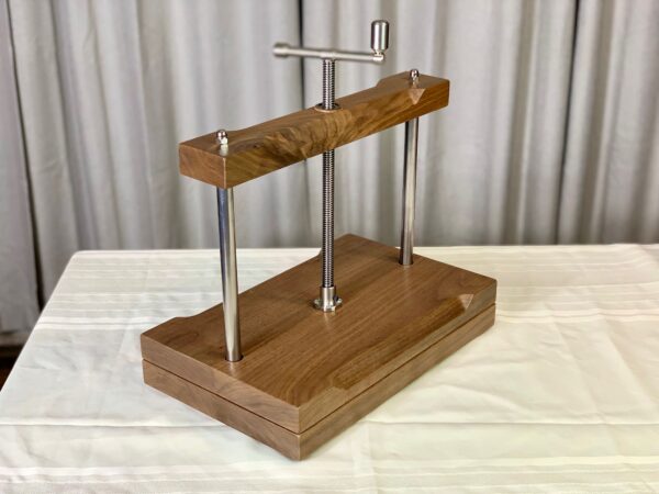 Walnut Nipping Press